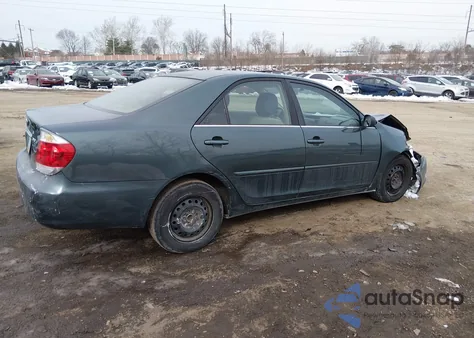 2005 Toyota Camry Le z USA, uszkodzony, nr VIN 4T1BE30KX5U045701